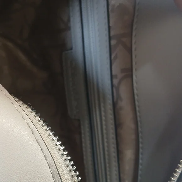Calvin Klein Gray and White Satchel with Structured Design NWOT - Picture 6 of 9